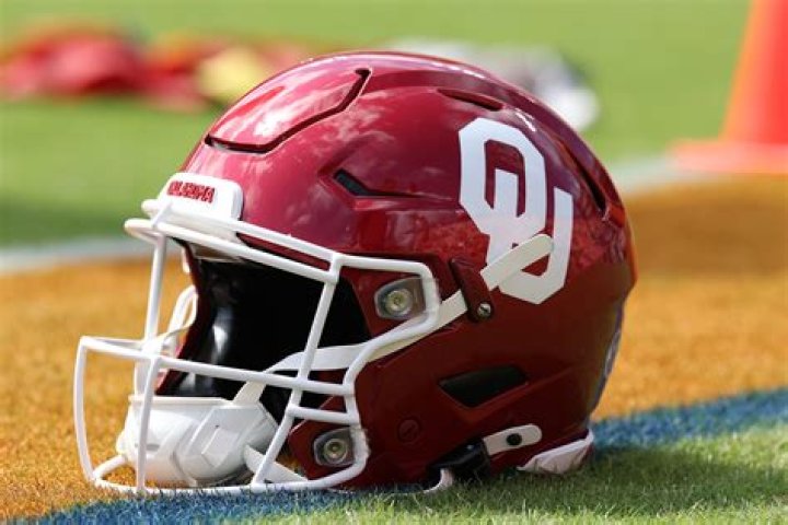 Sooners QB Exits Game vs. BYU